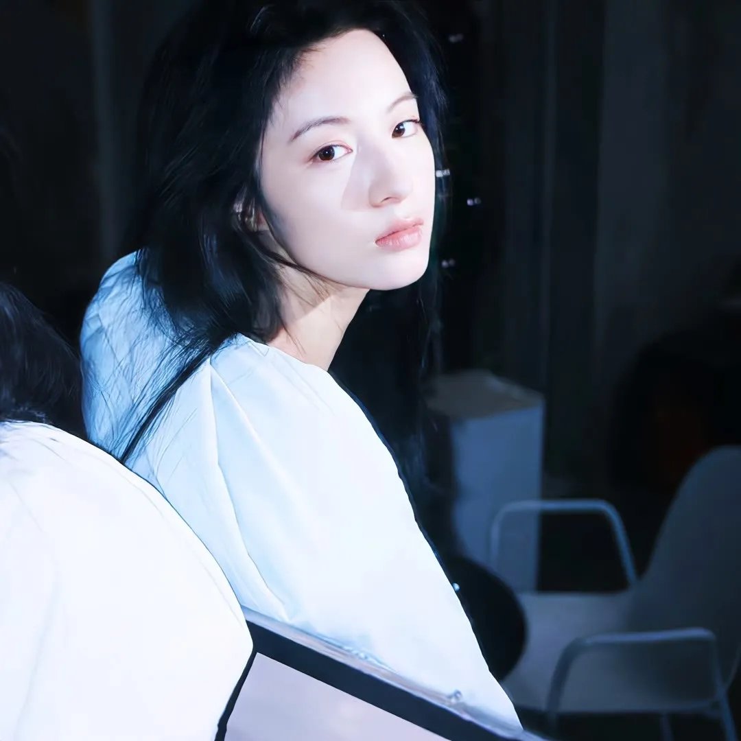 绽放的带刺玫瑰